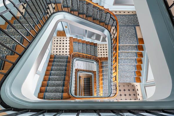 APPARTEMENT CONTEMPORAIN DANS UN HÔTEL XVIIIE
