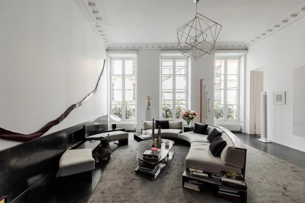APPARTEMENT CONTEMPORAIN DANS UN HÔTEL XVIIIE