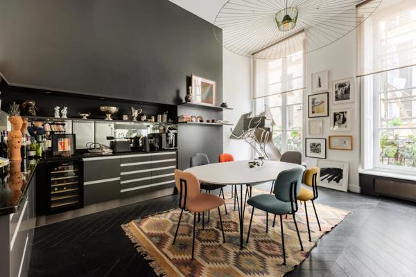 APPARTEMENT CONTEMPORAIN DANS UN HÔTEL XVIIIE