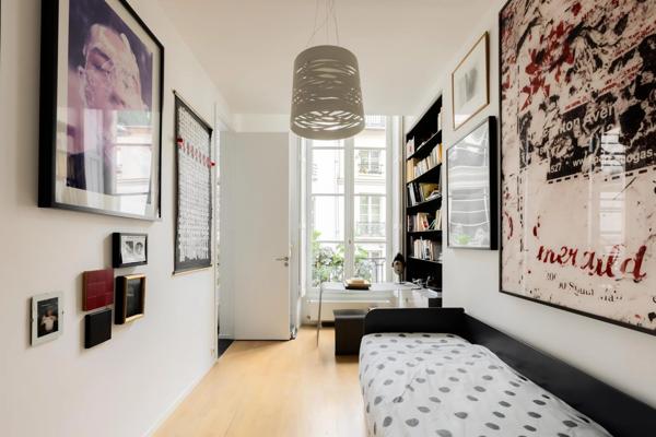 APPARTEMENT CONTEMPORAIN DANS UN HÔTEL XVIIIE
