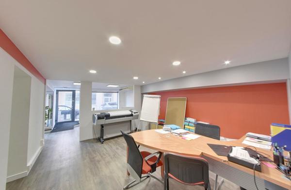 Local commercial Macon 1 pièce 77 m2