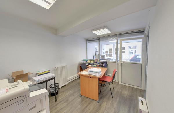 Local commercial Macon 1 pièce 77 m2