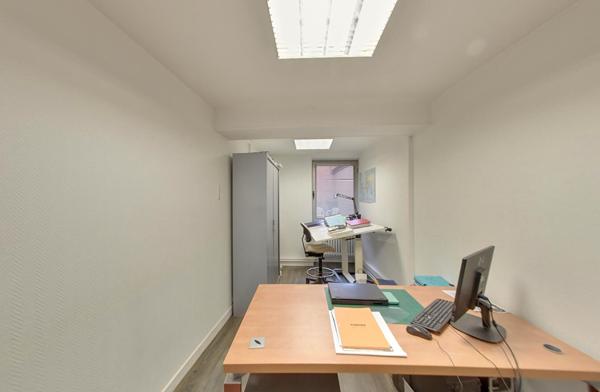 Local commercial Macon 1 pièce 77 m2