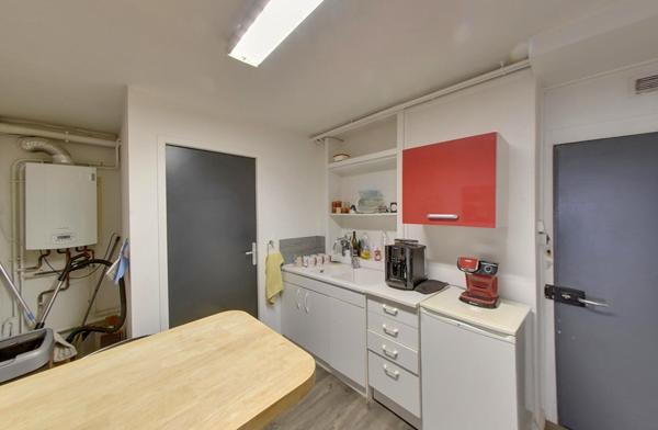 Local commercial Macon 1 pièce 77 m2