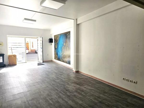 Location                                                      Local commercial
                        
                     1 pièces                      57 m2                     à Albi
