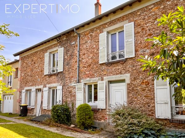 Breuillet (91650) NOUVEAUTÉ À BREUILLET À 100 m de la gare RER C Maison ancienne de 110 m² pleine de charme – entre ville et na