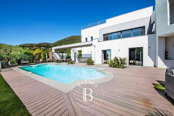 Cavalaire-sur-Mer, Villa 9 Chambres -  380 m² à vendre