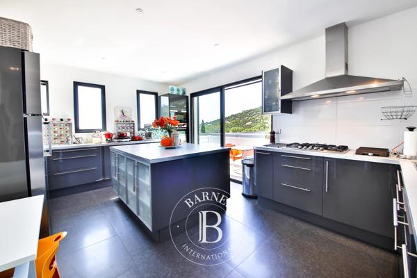 Cavalaire-sur-Mer, Villa 9 Chambres -  380 m² à vendre