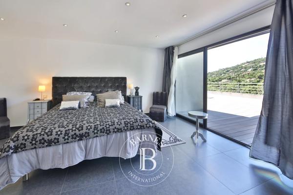 Cavalaire-sur-Mer, Villa 9 Chambres -  380 m² à vendre