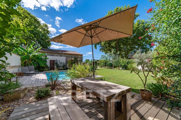 Mas entièrement rénové avec piscine