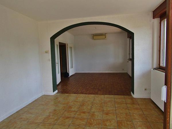 Location                                                      Appartement
                        
                     3 pièces                      90 m2                     à Moyenmoutier