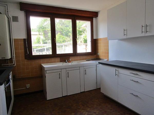 Location                                                      Appartement
                        
                     3 pièces                      90 m2                     à Moyenmoutier