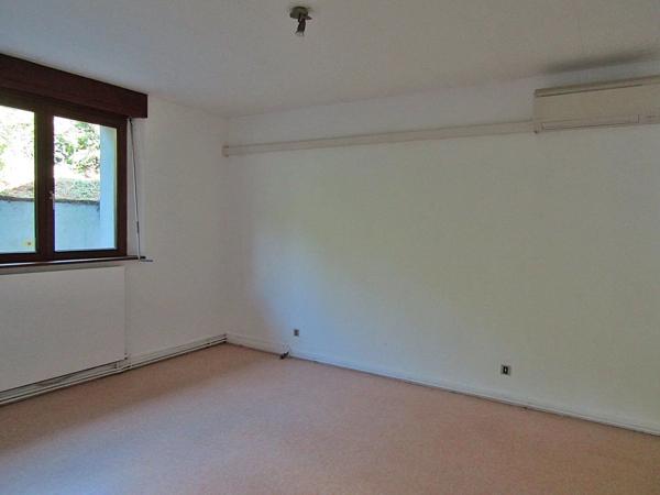 Location                                                      Appartement
                        
                     3 pièces                      90 m2                     à Moyenmoutier