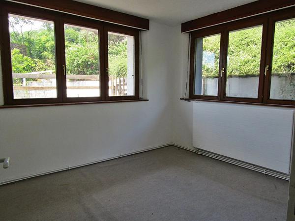 Location                                                      Appartement
                        
                     3 pièces                      90 m2                     à Moyenmoutier
