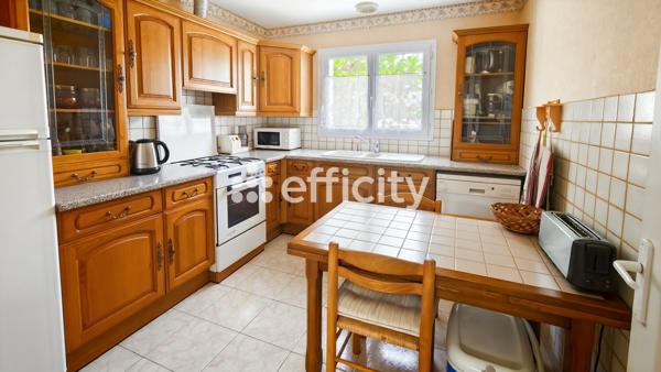 Maison
         5 pièces
        - 80 m² 355 000 € *