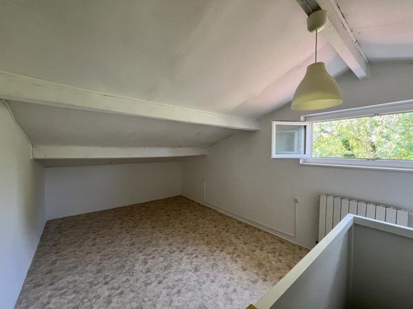 Maison à louer 895 € CC Montesquieu 5 p 118 m² DPE D