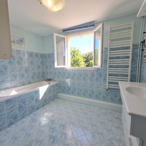 Maison à louer 895 € CC Montesquieu 5 p 118 m² DPE D