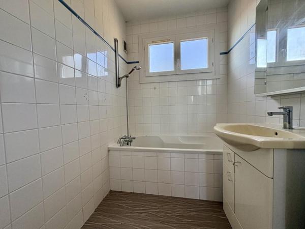 MAISON T4 A LOUER A MABLY - LE CAPITAN