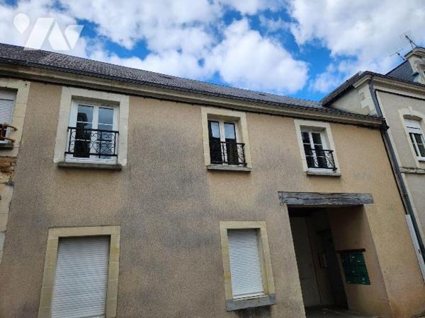  La Flèche Centre, Immeuble de rapport :

Immeuble de 10 logements : T.3, T.2 et T.1 
9 sont...