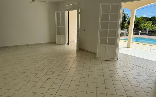 Maison à vendre    5 pièces •  Morne-à-l'Eau