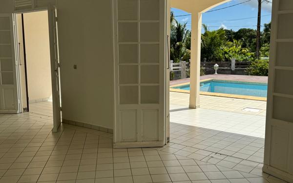 Maison à vendre    5 pièces •  Morne-à-l'Eau