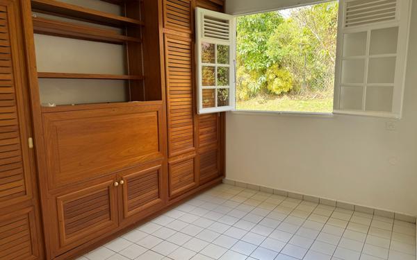 Maison à vendre    5 pièces •  Morne-à-l'Eau