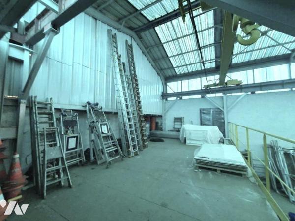 ENTREPOT AVEC BUREAUX