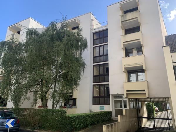 Appartement
                                                                                                                                                                                                                                                                                                                        4 pièce(s)                                                                                                                                                                                                          2 chambre(s)                                                                                                                                                                                                          84.5  m²