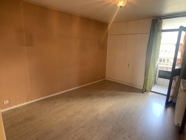 Appartement
                                                                                                                                                                                                                                                                                                                        4 pièce(s)                                                                                                                                                                                                          2 chambre(s)                                                                                                                                                                                                          84.5  m²