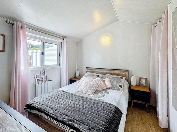 🏖️ Mobil-home – 43 m² sur parcelle arborée dans PRL 3★ avec piscine – Plage à 5 min à pied !