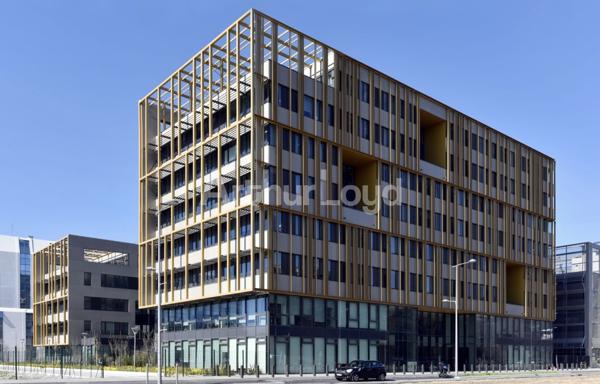 Bureaux à louer à Lesquin avec isolation performante et espaces extérieurs