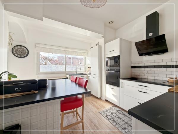 Champs-sur-Marne (77420) 77420 CHAMPS-SUR-MARNE – MAISON 4 PIÈCES – 110 m² – TERRAIN 456 m² – SOUS-SOL – DOUBLE GARAGE – DÉPENDANCE