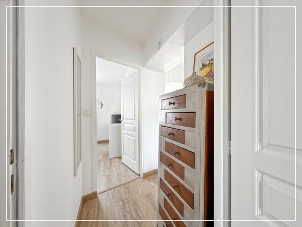 Champs-sur-Marne (77420) 77420 CHAMPS-SUR-MARNE – MAISON 4 PIÈCES – 110 m² – TERRAIN 456 m² – SOUS-SOL – DOUBLE GARAGE – DÉPENDANCE