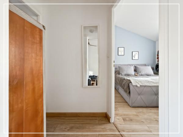 Champs-sur-Marne (77420) 77420 CHAMPS-SUR-MARNE – MAISON 4 PIÈCES – 110 m² – TERRAIN 456 m² – SOUS-SOL – DOUBLE GARAGE – DÉPENDANCE