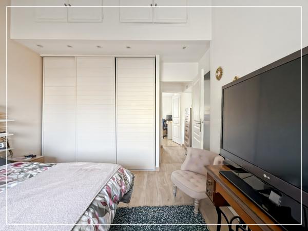 Champs-sur-Marne (77420) 77420 CHAMPS-SUR-MARNE – MAISON 4 PIÈCES – 110 m² – TERRAIN 456 m² – SOUS-SOL – DOUBLE GARAGE – DÉPENDANCE