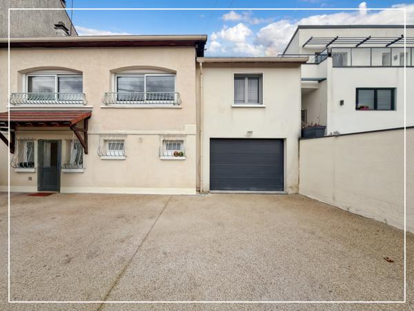 Champs-sur-Marne (77420) 77420 CHAMPS-SUR-MARNE – MAISON 4 PIÈCES – 110 m² – TERRAIN 456 m² – SOUS-SOL – DOUBLE GARAGE – DÉPENDANCE