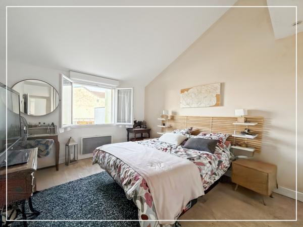 Champs-sur-Marne (77420) 77420 CHAMPS-SUR-MARNE – MAISON 4 PIÈCES – 110 m² – TERRAIN 456 m² – SOUS-SOL – DOUBLE GARAGE – DÉPENDANCE