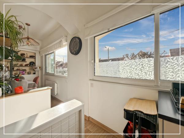 Champs-sur-Marne (77420) 77420 CHAMPS-SUR-MARNE – MAISON 4 PIÈCES – 110 m² – TERRAIN 456 m² – SOUS-SOL – DOUBLE GARAGE – DÉPENDANCE