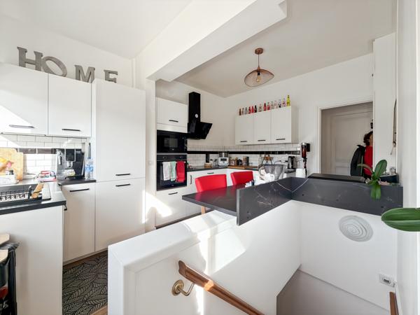 Champs-sur-Marne (77420) 77420 CHAMPS-SUR-MARNE – MAISON 4 PIÈCES – 110 m² – TERRAIN 456 m² – SOUS-SOL – DOUBLE GARAGE – DÉPENDANCE