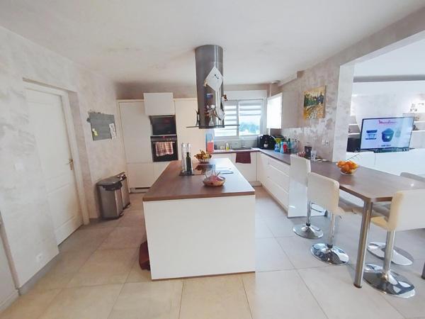 Maison individuelle de 180 m²   08 pièces