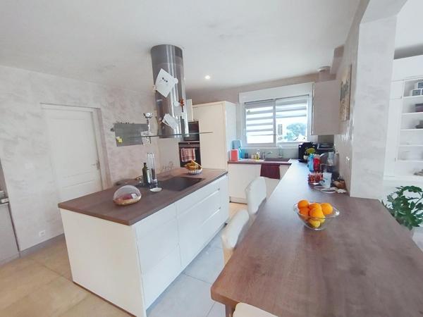 Maison individuelle de 180 m²   08 pièces