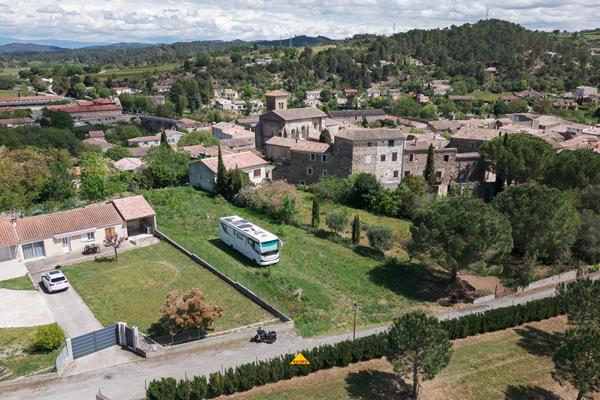 CARCASSONNE SAINT-HILAIRE Terrain constructible diffus de 1.000m² en ville, dominant l’abbaye