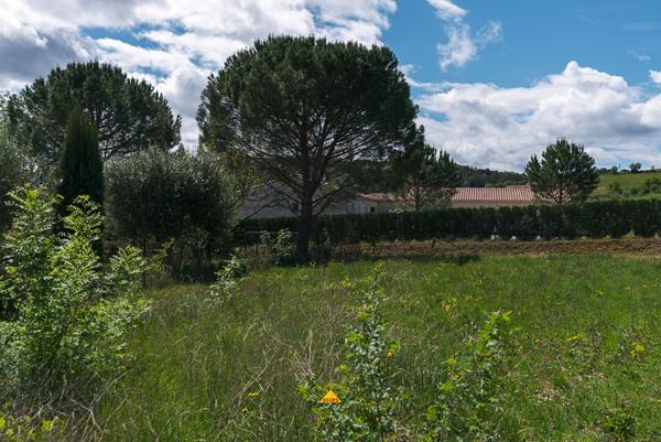 CARCASSONNE SAINT-HILAIRE Terrain constructible diffus de 1.000m² en ville, dominant l’abbaye