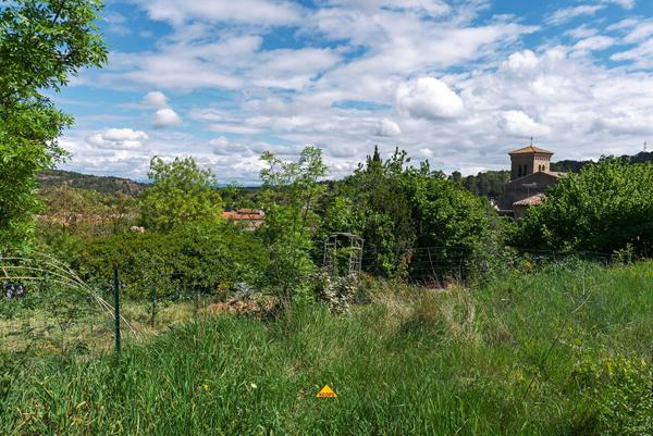 CARCASSONNE SAINT-HILAIRE Terrain constructible diffus de 1.000m² en ville, dominant l’abbaye