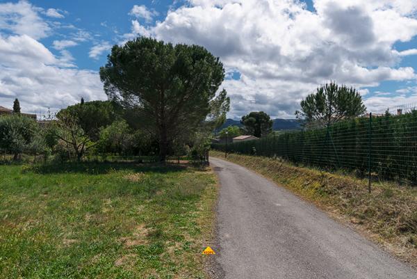 CARCASSONNE SAINT-HILAIRE Terrain constructible diffus de 1.000m² en ville, dominant l’abbaye