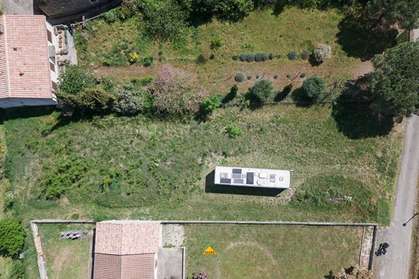 CARCASSONNE SAINT-HILAIRE Terrain constructible diffus de 1.000m² en ville, dominant l’abbaye