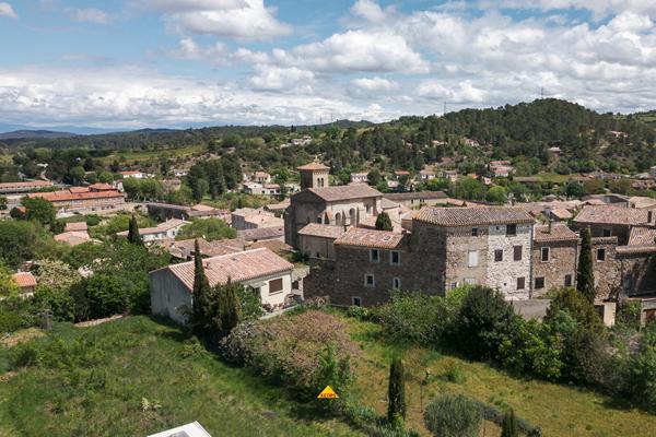 CARCASSONNE SAINT-HILAIRE Terrain constructible diffus de 1.000m² en ville, dominant l’abbaye