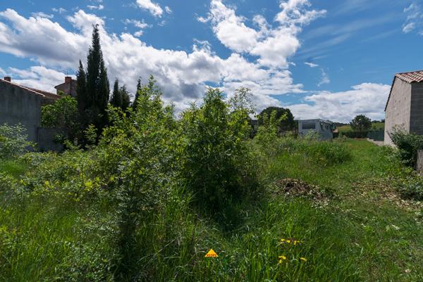 CARCASSONNE SAINT-HILAIRE Terrain constructible diffus de 1.000m² en ville, dominant l’abbaye