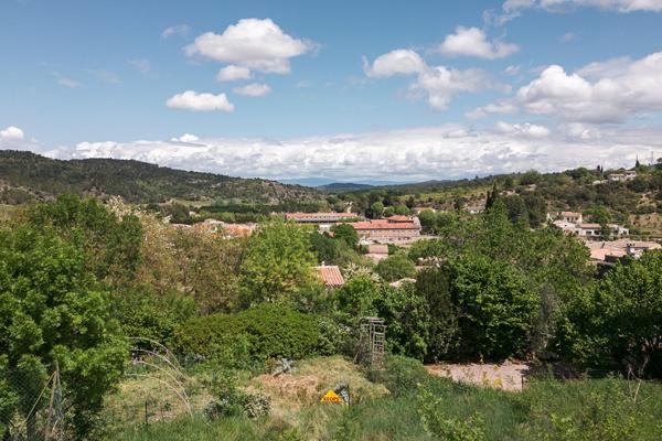 CARCASSONNE SAINT-HILAIRE Terrain constructible diffus de 1.000m² en ville, dominant l’abbaye