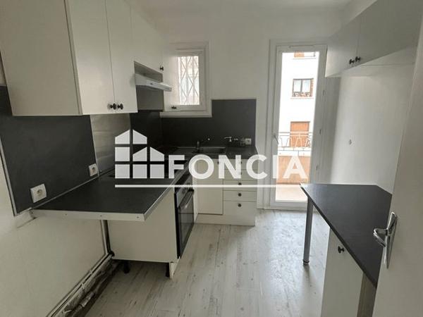 Location Appartement 4 pièces 77.45 m² - AVENUE DU GENERAL ROSE Sanary Sur Mer 83110